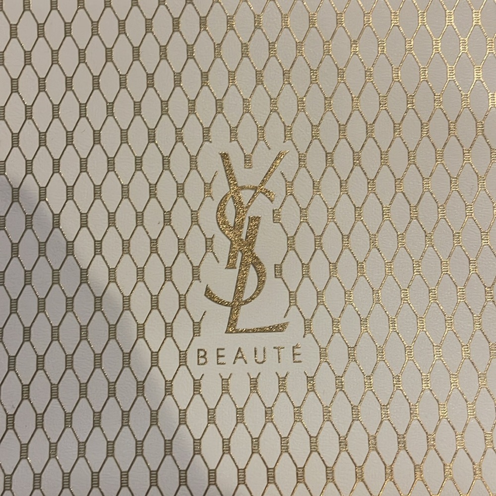 🆕 YSL Beauty Clutch - Picture 2 of 5